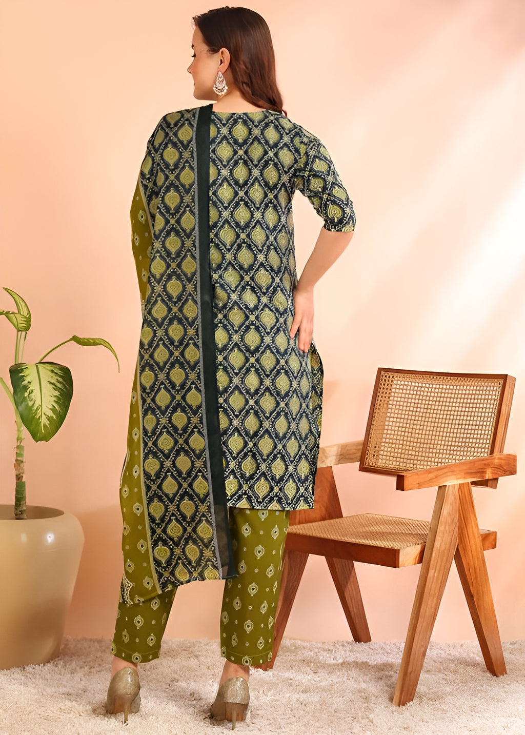 🌿 Green Poly Rayon Foil Print Kurta Pant Set with Dupatta 🌿