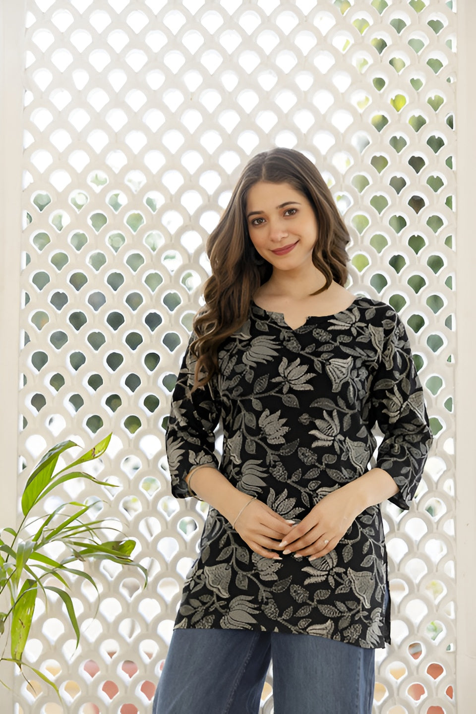 Women Floral Print Cotton Straight Kurta (Black)