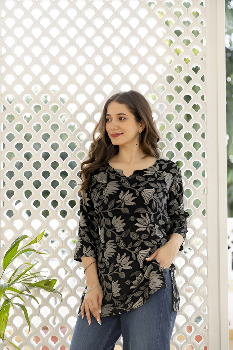 Women Floral Print Cotton Straight Kurta (Black)